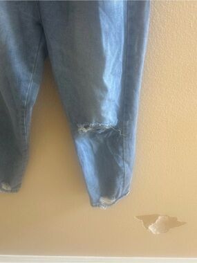 Light Wash Boyfriend Jeans with Distressed Knees
